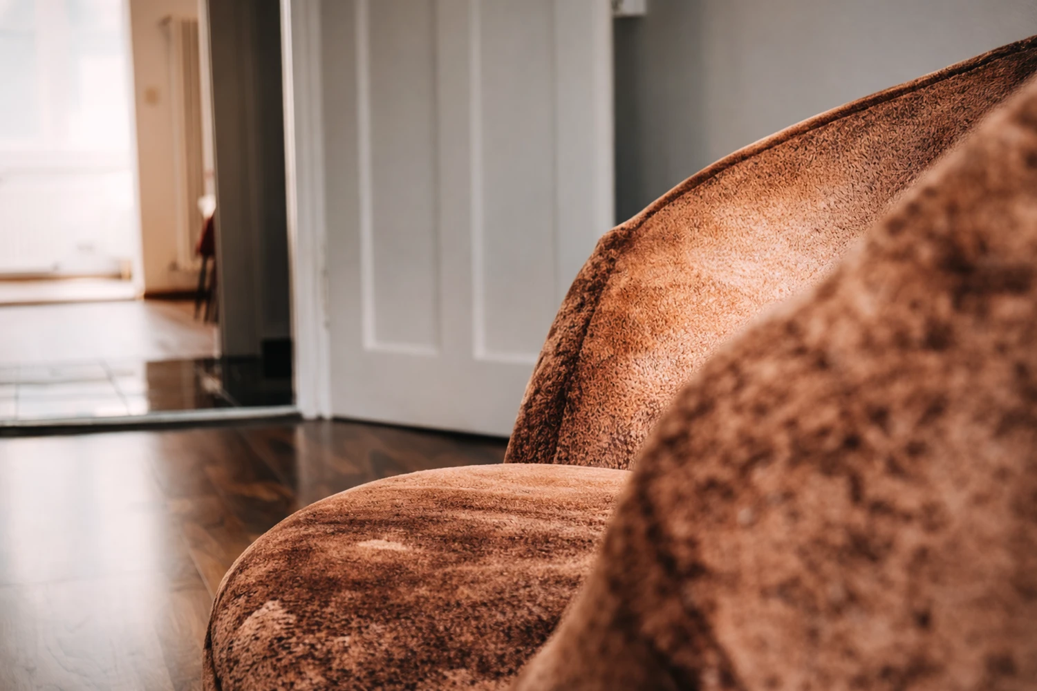 J´ARCADIA´N - International Neurosurgical Consulting - This is a modern upholstered accent chair or lounge chair, similar to designs available from local furniture retailers like Keel or Homelo.